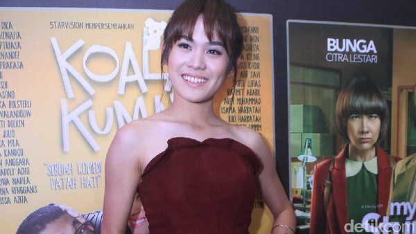 Senyum Manis Sheryl Sheinafia