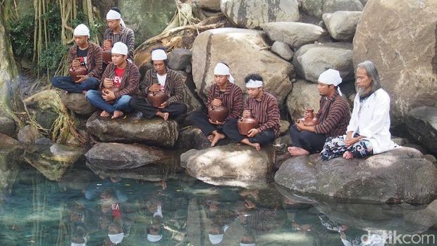 Ritual Ngangsu Banyu, Solidaritas untuk Yu Patmi Kendeng