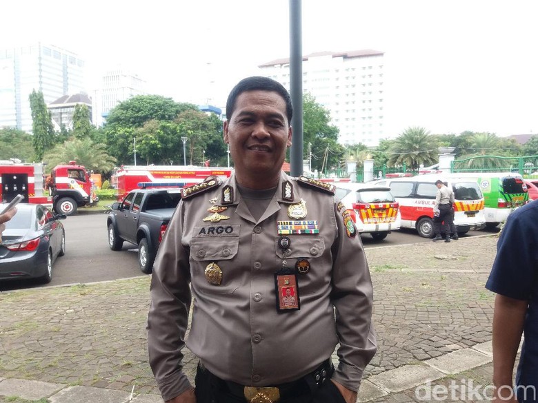  Polisi  Sita Jaket  dan Kaus Anti China dari Ki Gendeng 