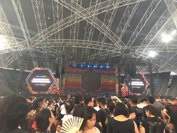 Hore! Pintu National Stadium untuk Konser Coldplay Dibuka