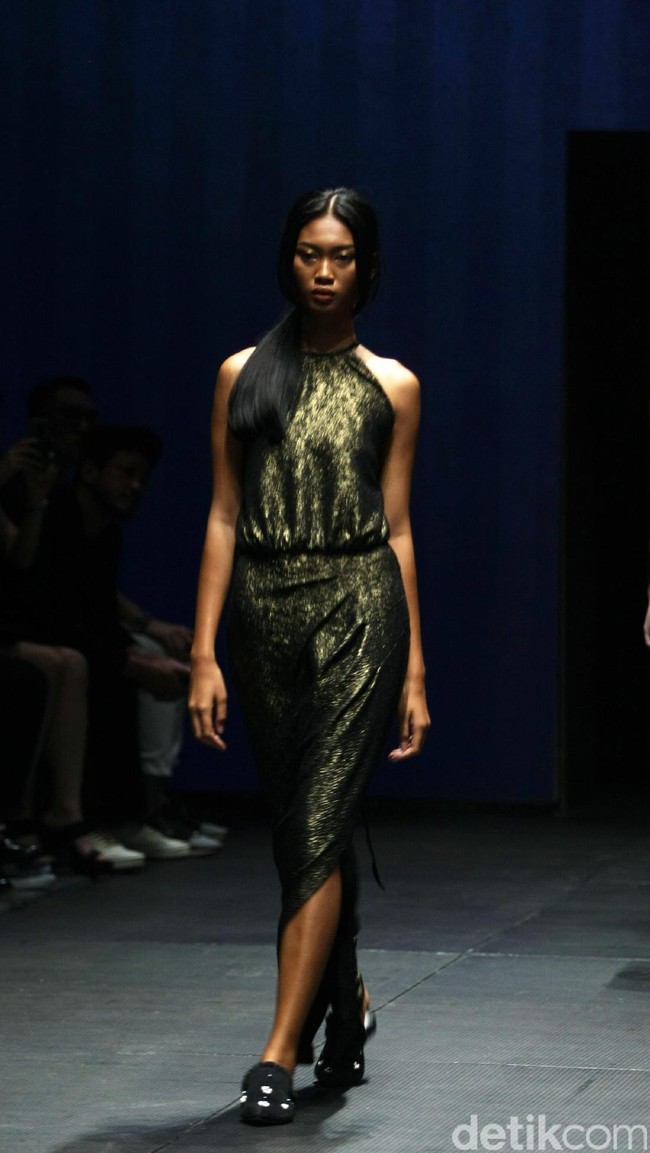 Koleksi Stellarissa di Plaza Indonesia Fashion Week 2017. Jakarta. Plaza Indonesia. [Foto: Mohammad Abduh/Wolipop]