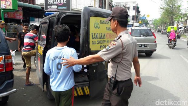 Polisi Amankan 20 Pelajar Medan yang Nongkrong di Warnet
