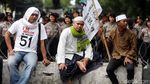 Massa Aksi 313 Menyemut di Patung Kuda