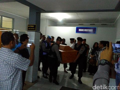 Autopsi Krisna Selesai, Jenazah Dibawa ke Sekolah untuk Disemayamkan