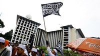 Massa aksi 313 nampak meninggalkan Istiqlal, Jumat (31/3/2017).