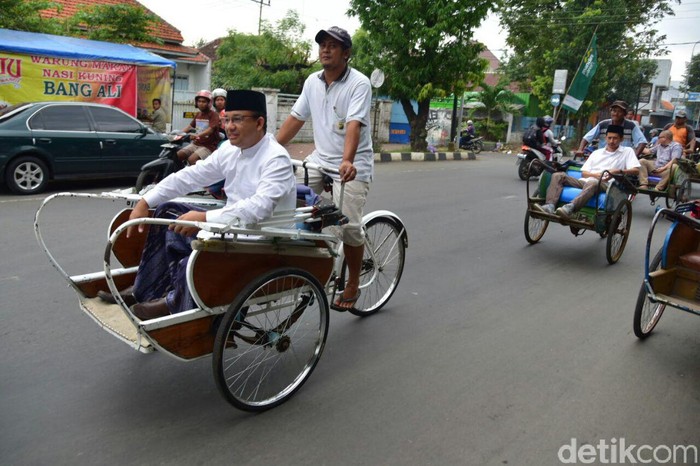 Ke Pengajian Habib Luthfi, Anies Berangkat Naik Becak