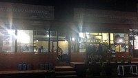 Selain Tahu Sumedang, restoran ini juga menjual aneka masakan lainnya. Dari mulai nasi goreng, mi goreng, mi rebus, bebek goreng, dan ayam goreng. Untuk minumannya, ada teh manis, kopi susu dan juga kopi hitam (Niken/detikTravel)