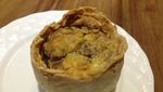Menikmati Cake Karamel dan Quiche Smoked Beef di Kafe Mungil