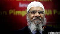 Zakir Naik saat berkunjung ke kantor Majelis Ulama Indonesia di Jakarta, Jumat (31/3/2017).