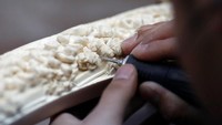 China rencananya akan menutup 67 pabrik ukiran dan 105 outlet, menurut dokumen yang dirilis oleh Administrasi Kehutanan China. REUTERS/Thomas Peter.