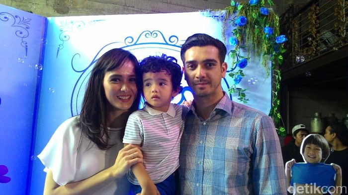 Trik Fachri Albar Punya Quality Time dengan Anak Meski Sibuk