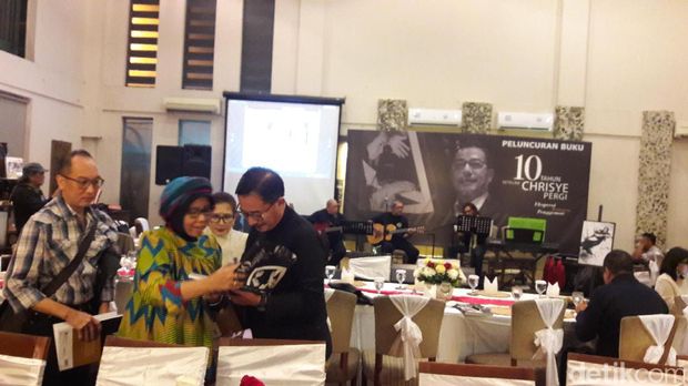 Eks Menteri Agraria Ferry Mursyidan Luncurkan Buku 10 Tahun Chrisye