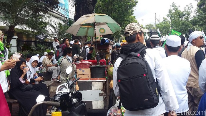 Massa 313 Long March, Lalin dari Gambir ke Lapangan Banteng Macet
