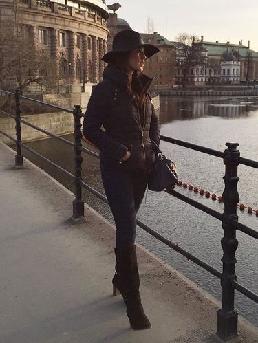 Gaya Raisa vs. Isyana, Siapa yang Paling Memukau? 