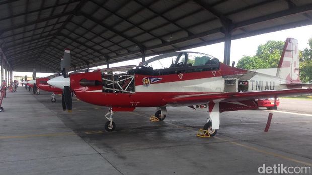 Tim Aerobatik Jupiter Gelar Latihan Jelang HUT TNI AU
