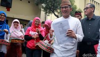 Terkait kasus yang dituduhkan kepadanya, Sandiaga tidak mau berkomentar banyak. Dalam kasus ini, rekan bisnis Sandiaga bernama Andreas Tjahyadi juga turut dilaporkan.