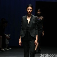 Koleksi Stellarissa di Plaza Indonesia Fashion Week 2017. Jakarta. Plaza Indonesia. [Foto: Mohammad Abduh/Wolipop]