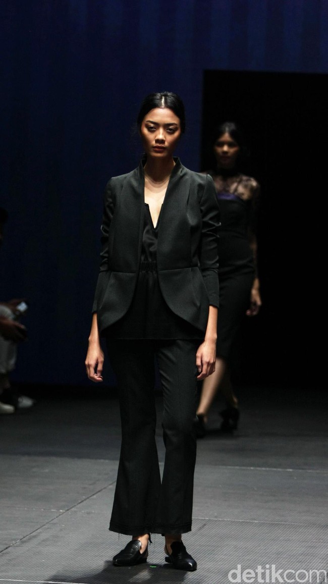 Koleksi Stellarissa di Plaza Indonesia Fashion Week 2017. Jakarta. Plaza Indonesia. [Foto: Mohammad Abduh/Wolipop]