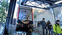 Apabila ingin melihat indahnya Gunung Fuji, datanglah ke Mt Kachi-Kachi Ropeway di Prefektur Yamanashi yang menjadi salah satu spot favorit. Di sana, ada gondola yang akan mengantarkan traveler menuju Gunung Tenjo (Randy/detikTravel)