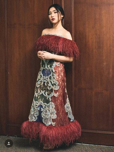 Gaya Raisa vs. Isyana, Siapa yang Paling Memukau? 