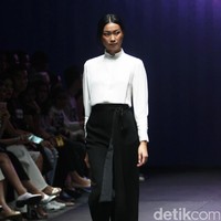 Koleksi Stellarissa di Plaza Indonesia Fashion Week 2017. Jakarta. Plaza Indonesia. [Foto: Mohammad Abduh/Wolipop]