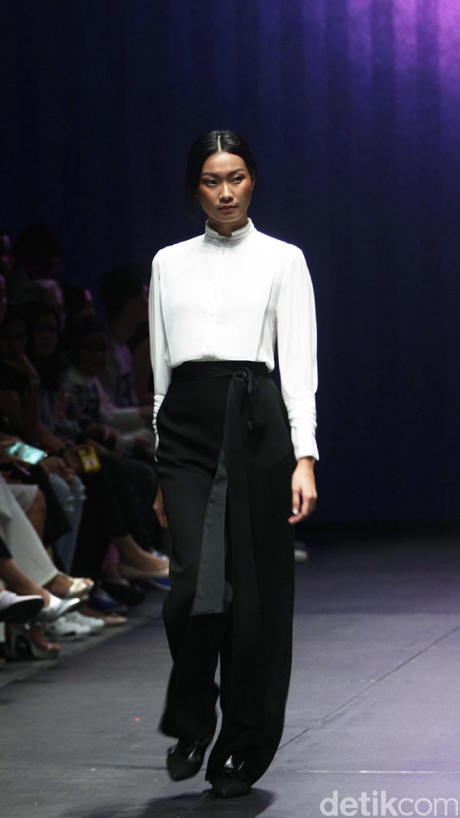 Koleksi Stellarissa di Plaza Indonesia Fashion Week 2017. Jakarta. Plaza Indonesia. [Foto: Mohammad Abduh/Wolipop]