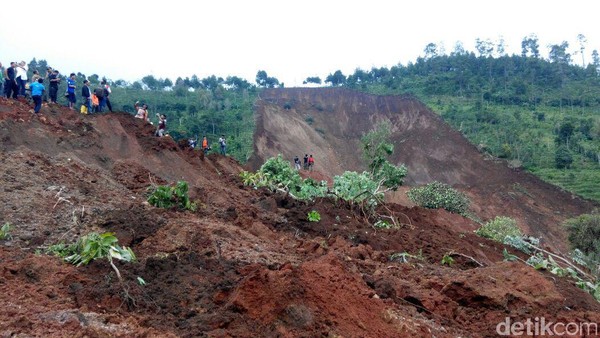 Foto-foto Penampakan Longsor Ponorogo