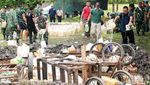 TNI Musnahkan BBM Selundupan di Atambua