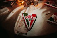 Mamma Mia! Pasangan Ini Pilihan Susunan Pizza Sebagai Kue Pengantin