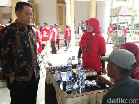 Dalam Rangka Hari TB, Para Penarik Becak Dapat Pengobatan Gratis