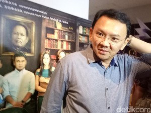 Ada Spanduk Warga Bosan Isu SARA, Ahok: Tanya yang Pasang