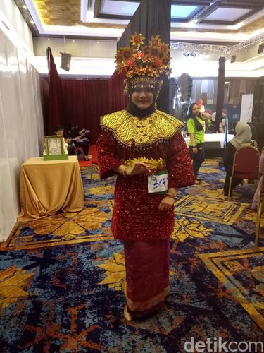 Foto Cantiknya Ayuk ayuk Palembang Kreasikan Baju Adat 