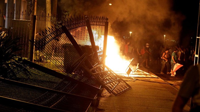 Marah, Demonstran Serbu dan Bakar Gedung Kongres Paraguay