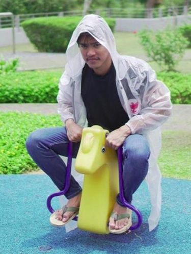 Anak Jokowi Kini Bisnis Jas Hujan Dijual Rp 155 Ribu, Berminat?