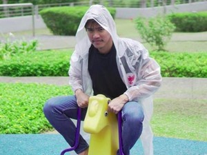Kaesang Jualan Online Jas Hujan