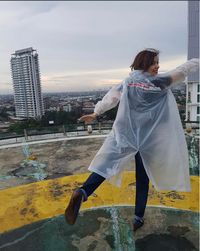 Kaesang Jualan Online Jas Hujan