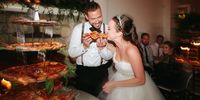 Mamma Mia! Pasangan Ini Pilihan Susunan Pizza Sebagai Kue Pengantin