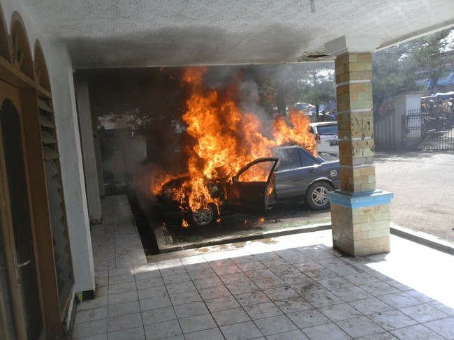 10 Faktor Penyebab Mobil Terbakar
