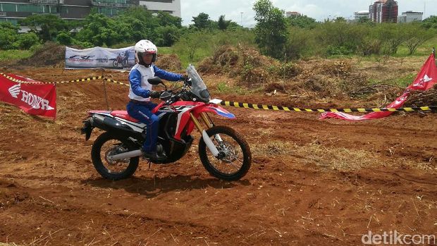 uji ketangkasan motor trail