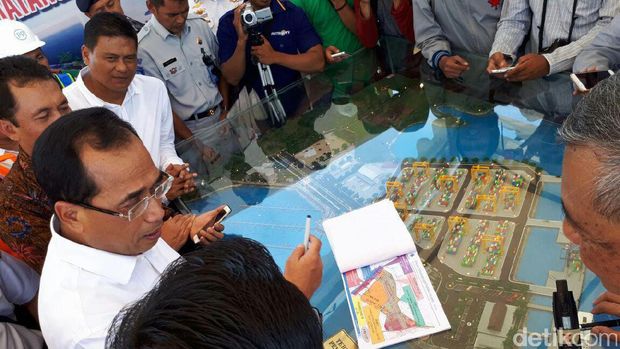 Menhub Budi Karya cek Proyek Pelabuhan Gili Mas