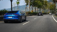 Meski berada di lokasi pegunungan, jalanan di kawasan Sun Moon Lake begitu mulus. Sehingga peserta test drive bisa menggeber Panamera dan Panamera 4S. Pool/Porsche.