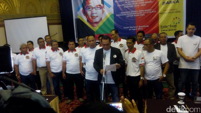 Relawan Minta Ridwan Kamil Maju Pilgub Lewat Jalur Independen