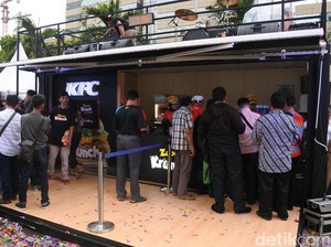 Mystery Box Meriahkan Kehadiran Zinger Burger Zuper Krunch KFC