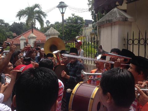 Djarot menjajal main simbal