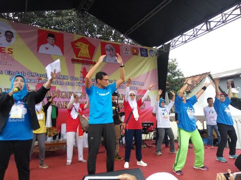 Sandiaga Uno senam pagi di GOR Jagakarsa