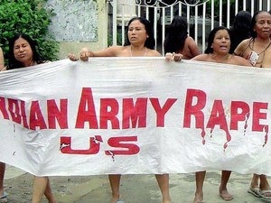 Mengapa Para Ibu India ini Telanjang di Kantor Militer?