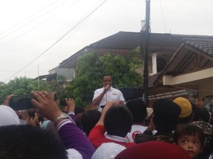 Antisipasi Kecurangan, Anies Ingatkan Warga Klender Awasi TPS