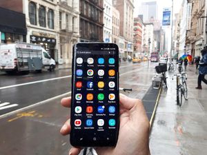 Sensor Pemindai Iris di Galaxy S8 Bisa Dipakai Transaksi Finansial