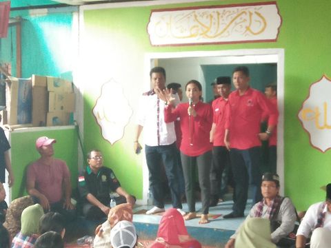 Sekjen PDIP Hasto dan Rieke di Rusun Sindang Jakut