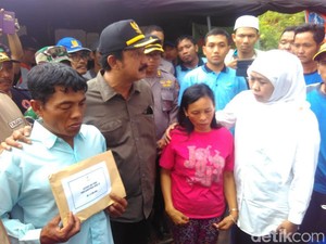 Mensos Salurkan Bantuan Korban Longsor Ponorogo Rp 1,34 Miliar